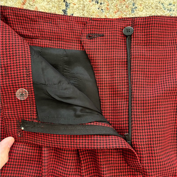 Liz Claiborne red and black houndstooth wool pencil skirt with pockets - Picture 2 of 10
